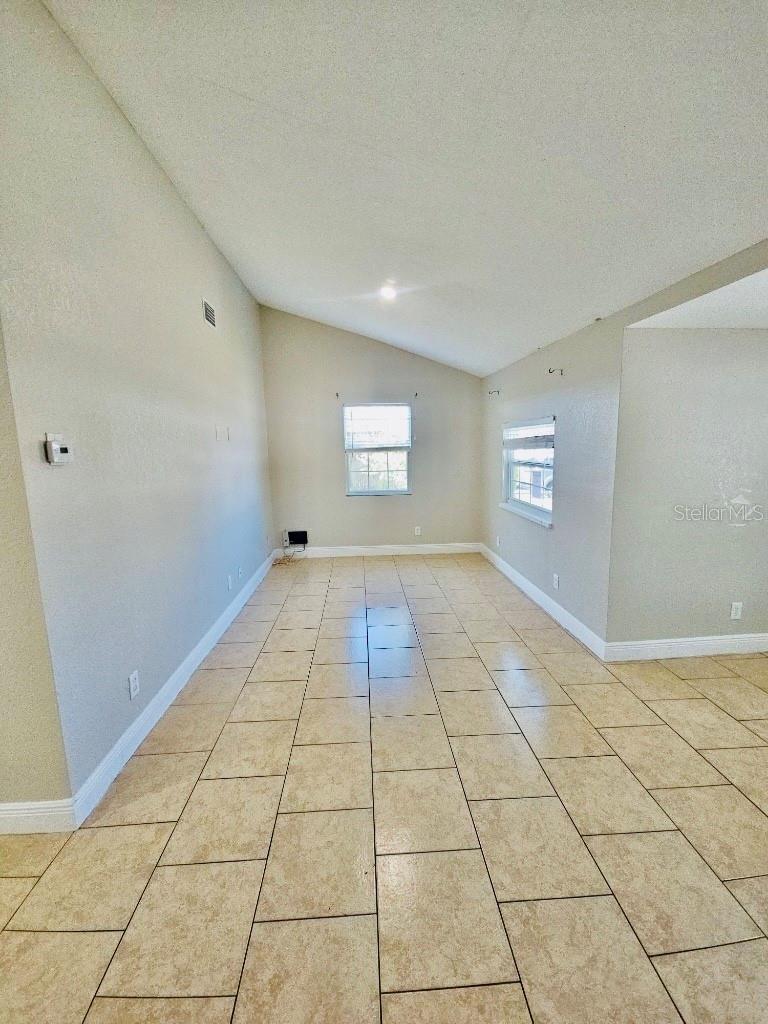 Image 5 of 14 For 1310 Burger Street