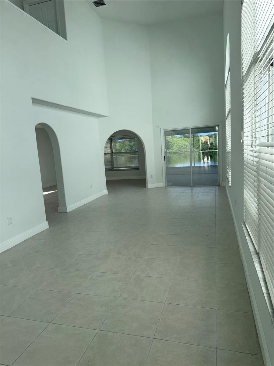 Image 6 of 15 For 748 Burlwood Street