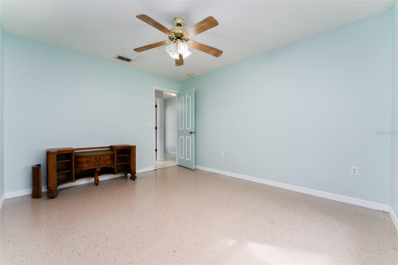 Image 40 of 55 For 5142 Louise Point