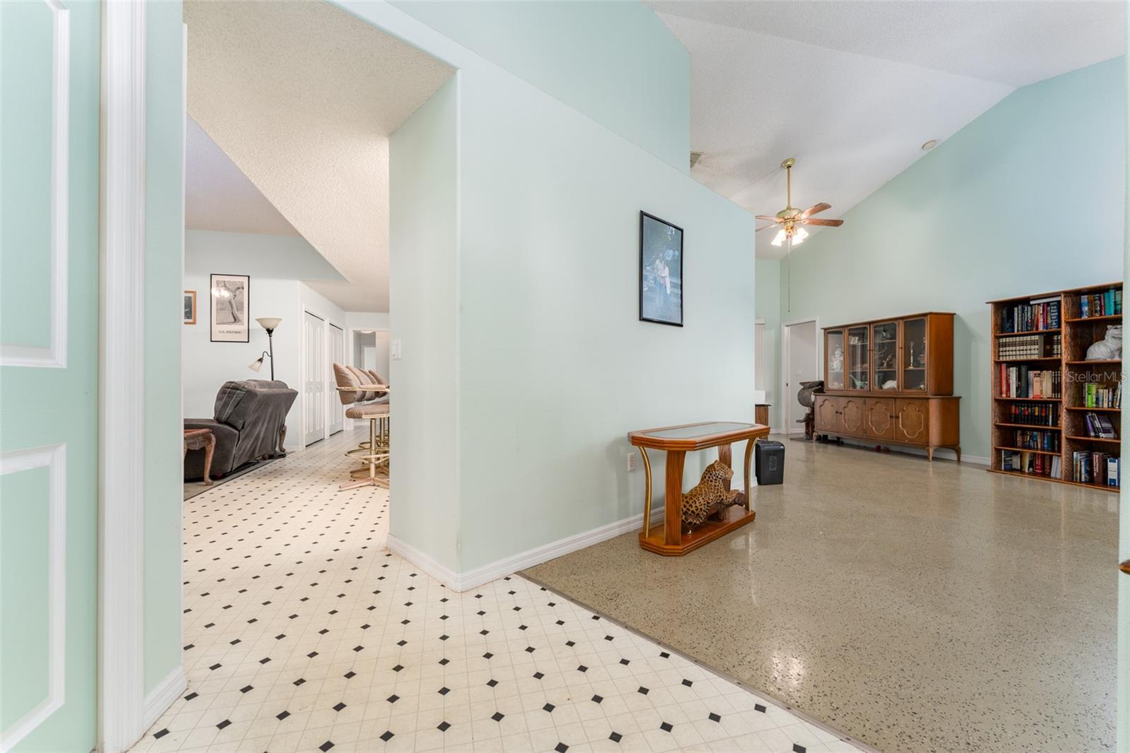 Image 43 of 55 For 5142 Louise Point