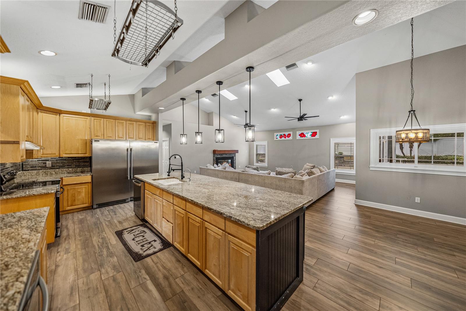 Image 14 of 100 For 504 Covington Park Street