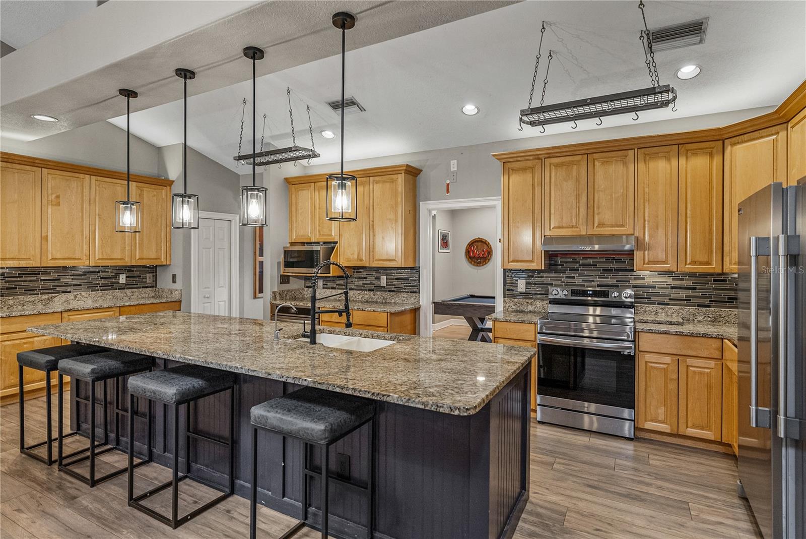 Image 17 of 100 For 504 Covington Park Street