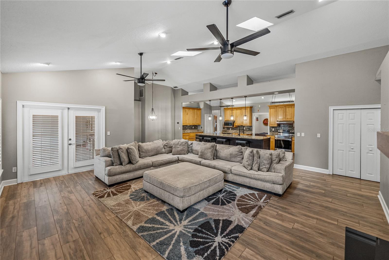 Image 29 of 100 For 504 Covington Park Street