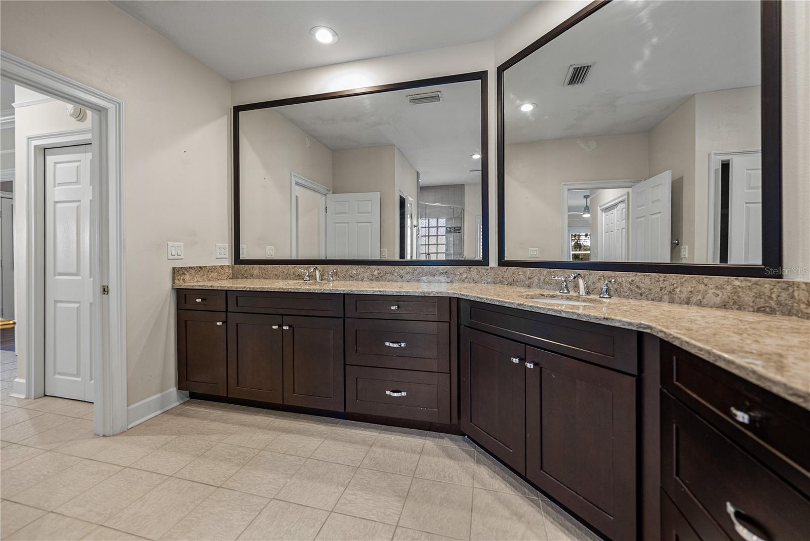 Image 40 of 100 For 504 Covington Park Street