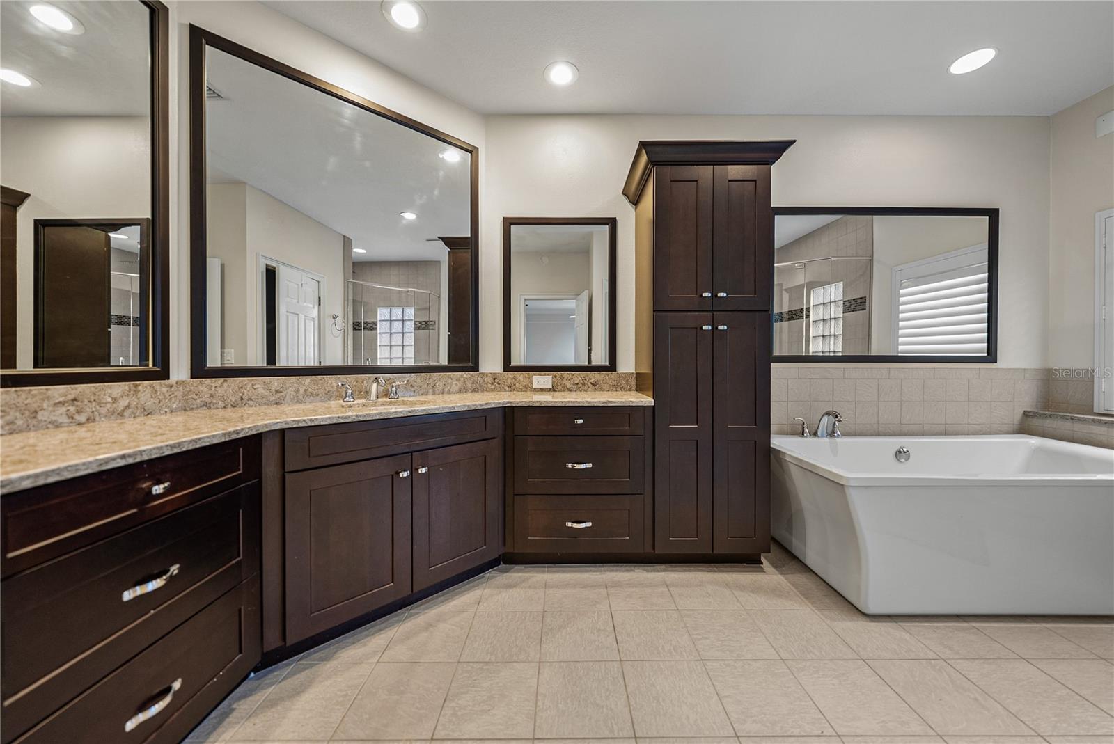 Image 41 of 100 For 504 Covington Park Street