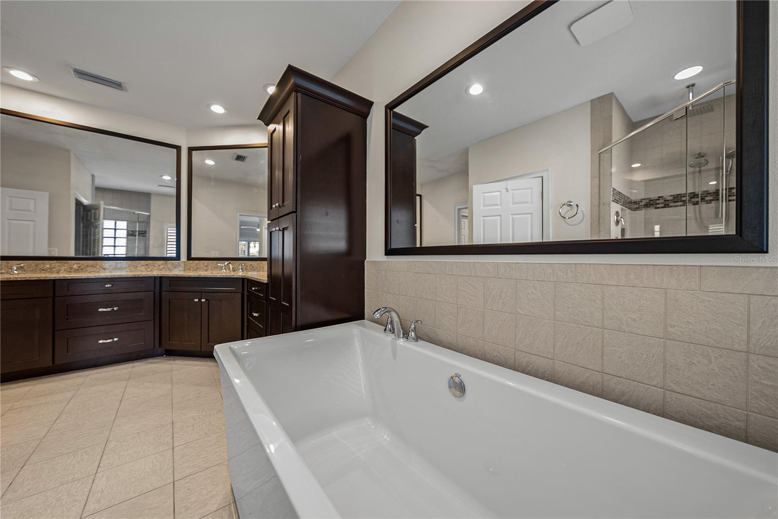 Image 44 of 100 For 504 Covington Park Street