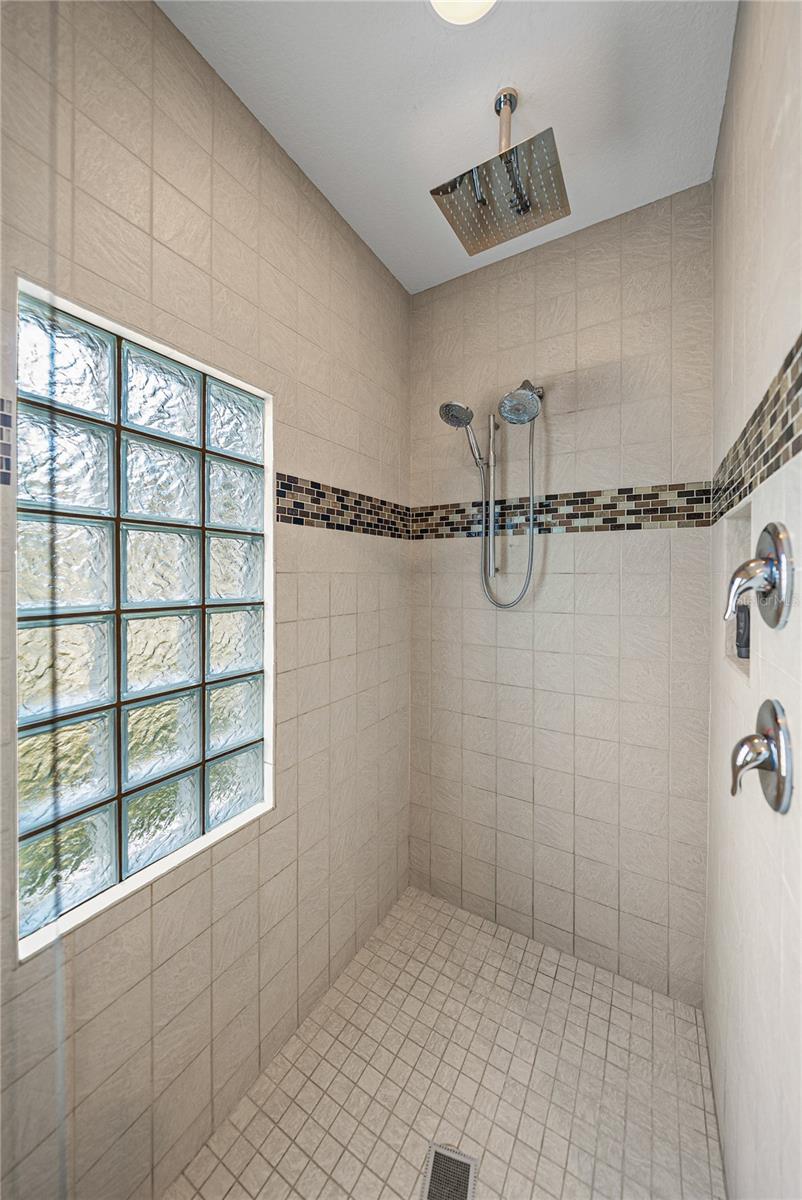 Image 47 of 100 For 504 Covington Park Street