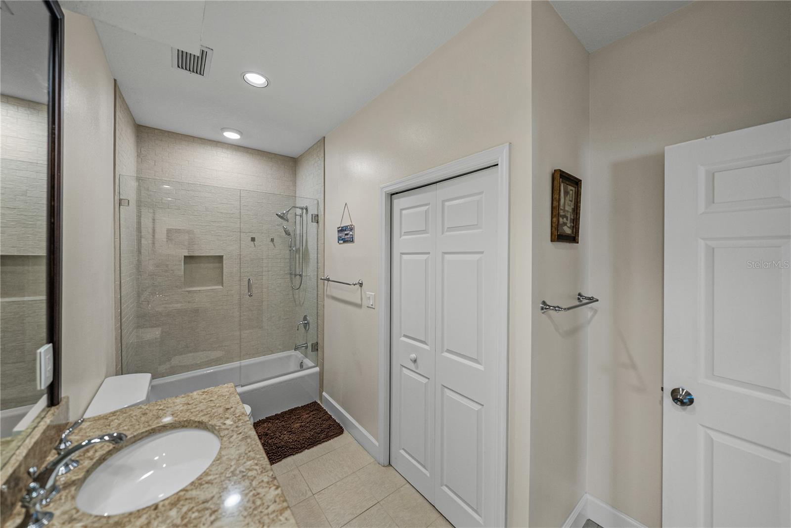 Image 51 of 100 For 504 Covington Park Street