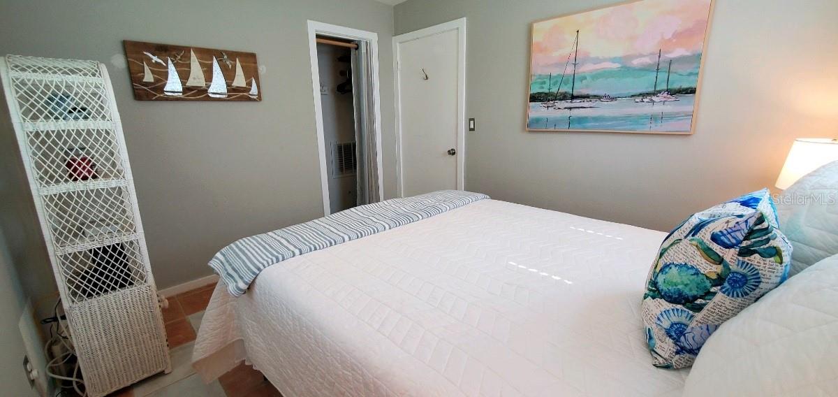 Image 10 of 32 For 1999 Betty Lane