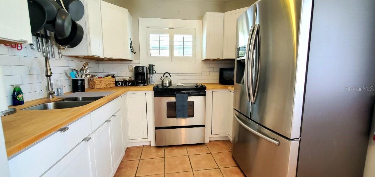 Image 11 of 32 For 1999 Betty Lane