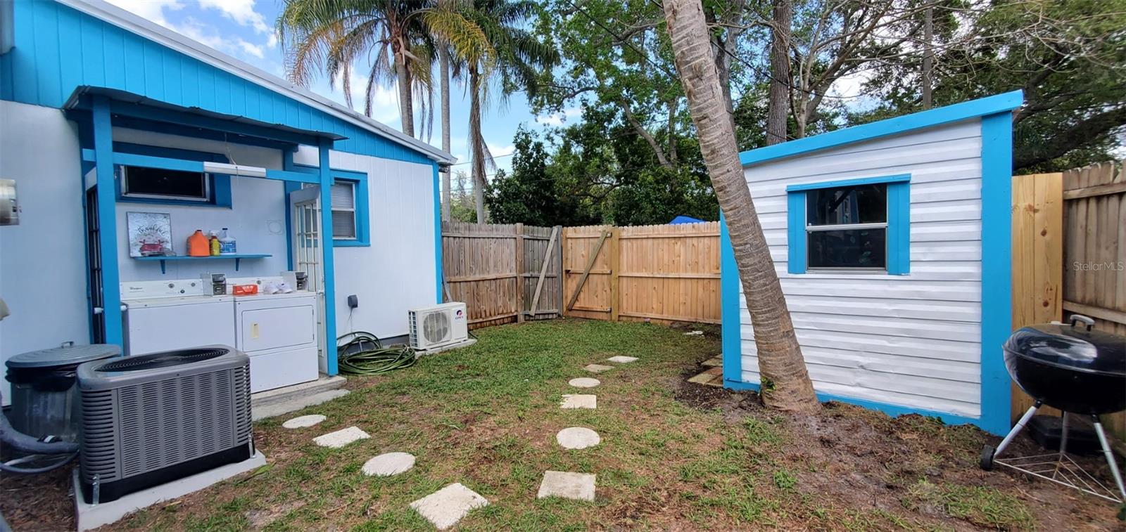 Image 18 of 32 For 1999 Betty Lane