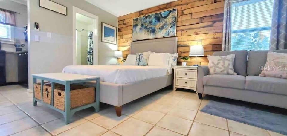 Image 20 of 32 For 1999 Betty Lane