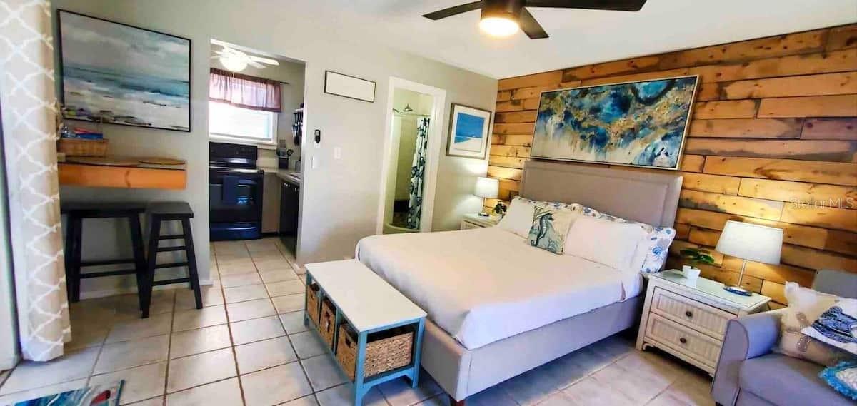 Image 23 of 32 For 1999 Betty Lane