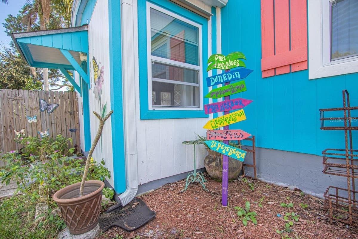 Image 27 of 32 For 1999 Betty Lane