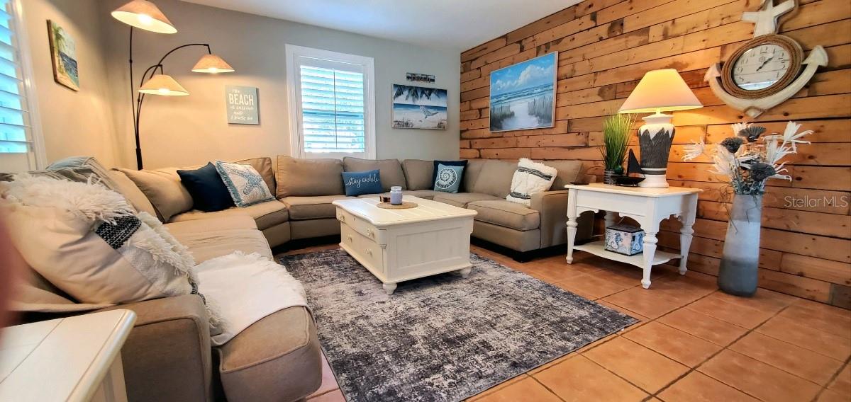 Image 3 of 32 For 1999 Betty Lane