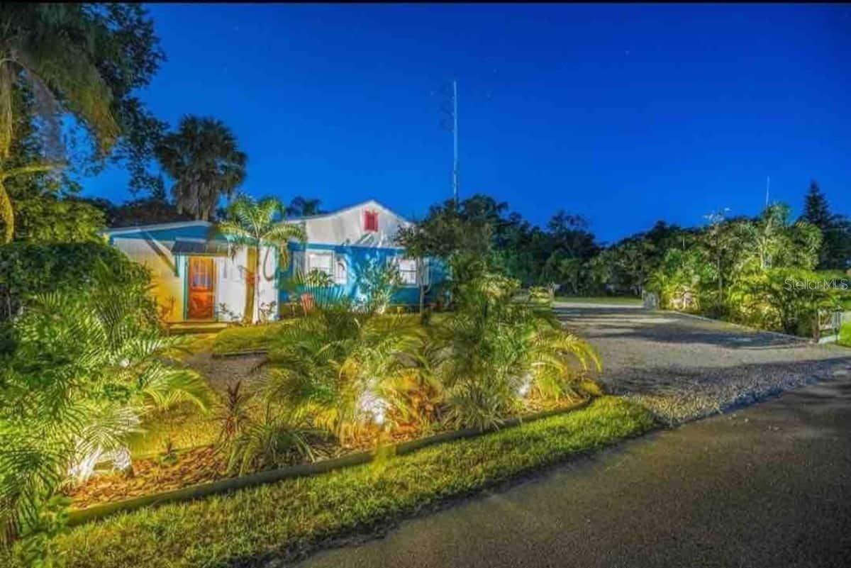 Image 32 of 32 For 1999 Betty Lane