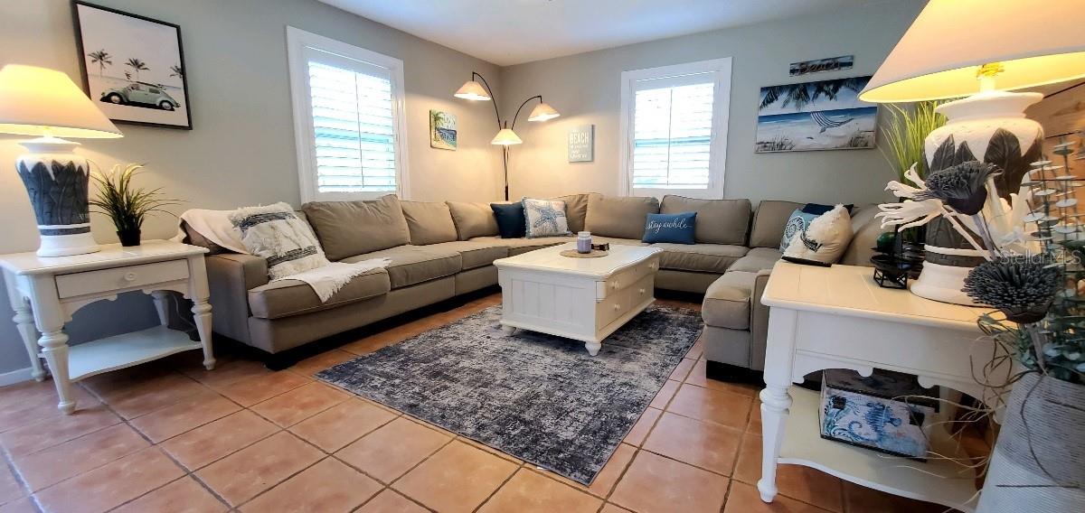 Image 4 of 32 For 1999 Betty Lane