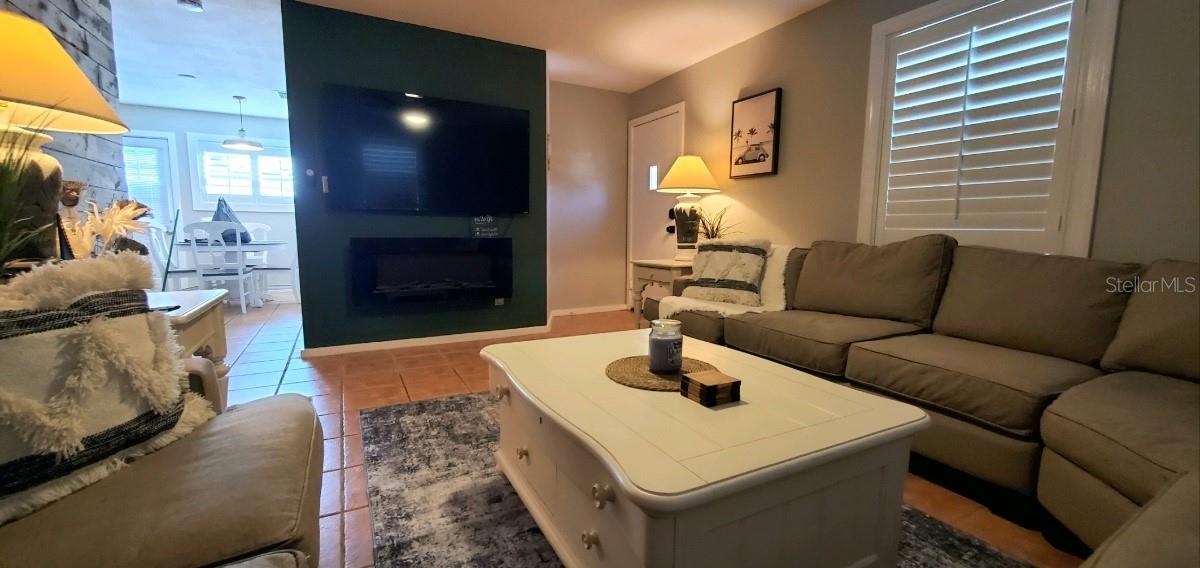 Image 5 of 32 For 1999 Betty Lane