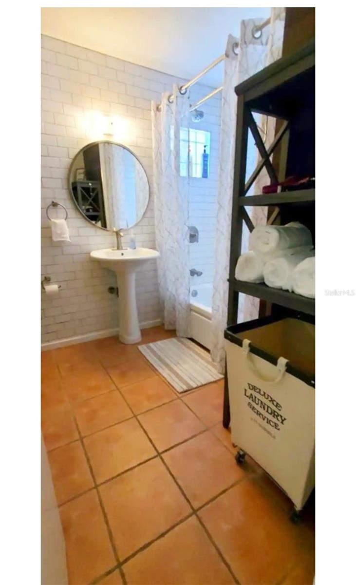 Image 8 of 32 For 1999 Betty Lane