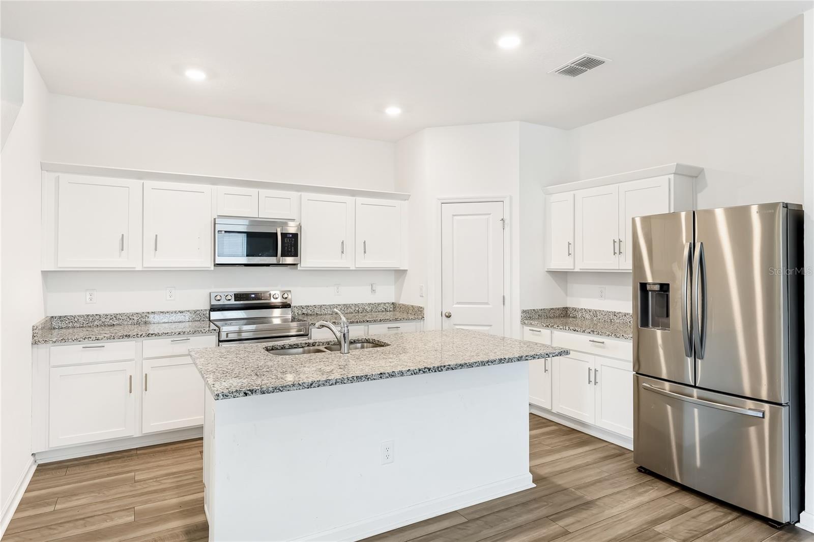 Image 2 of 36 For 10448 Ladybug Cove