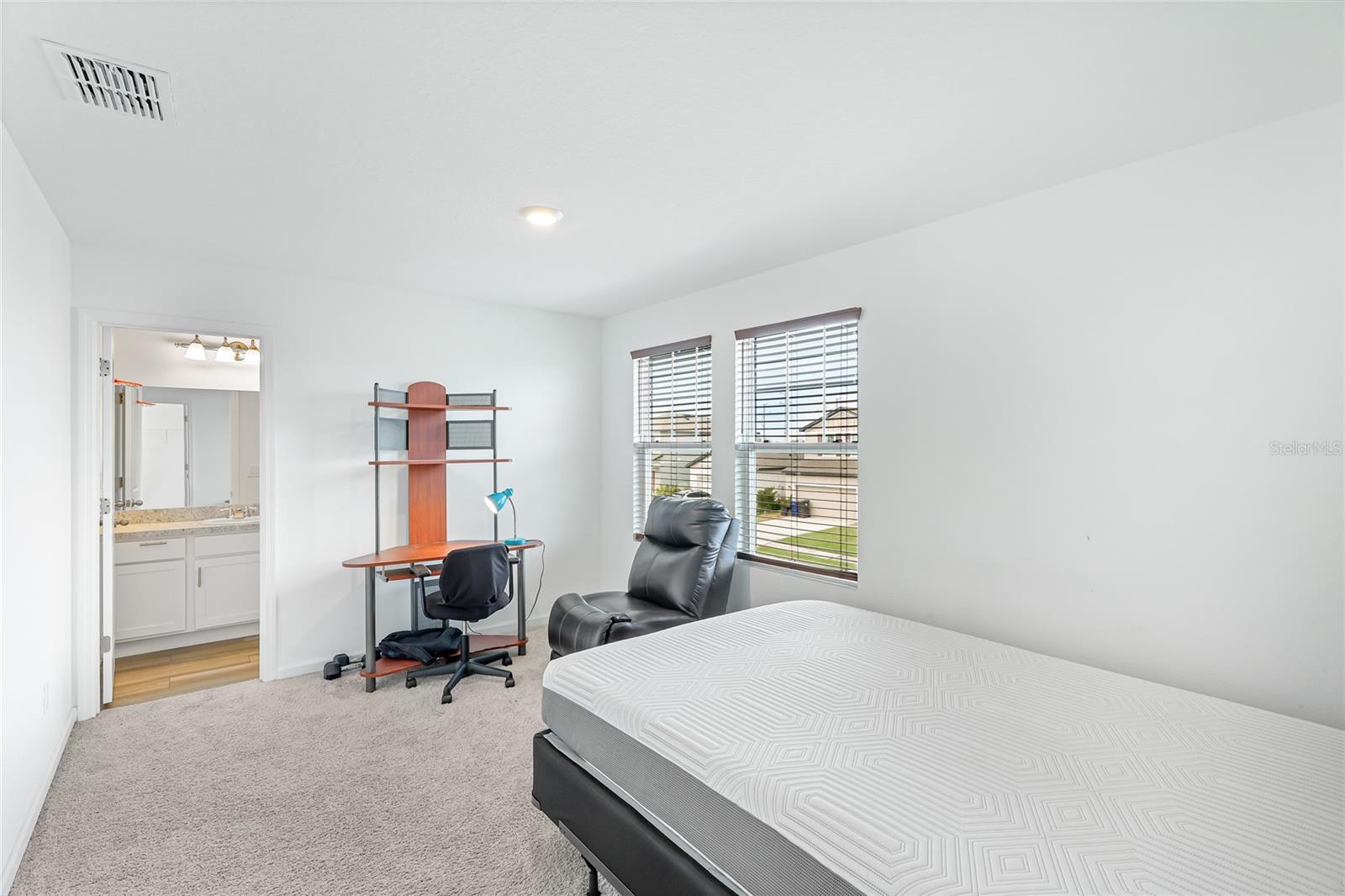 Image 24 of 36 For 10448 Ladybug Cove