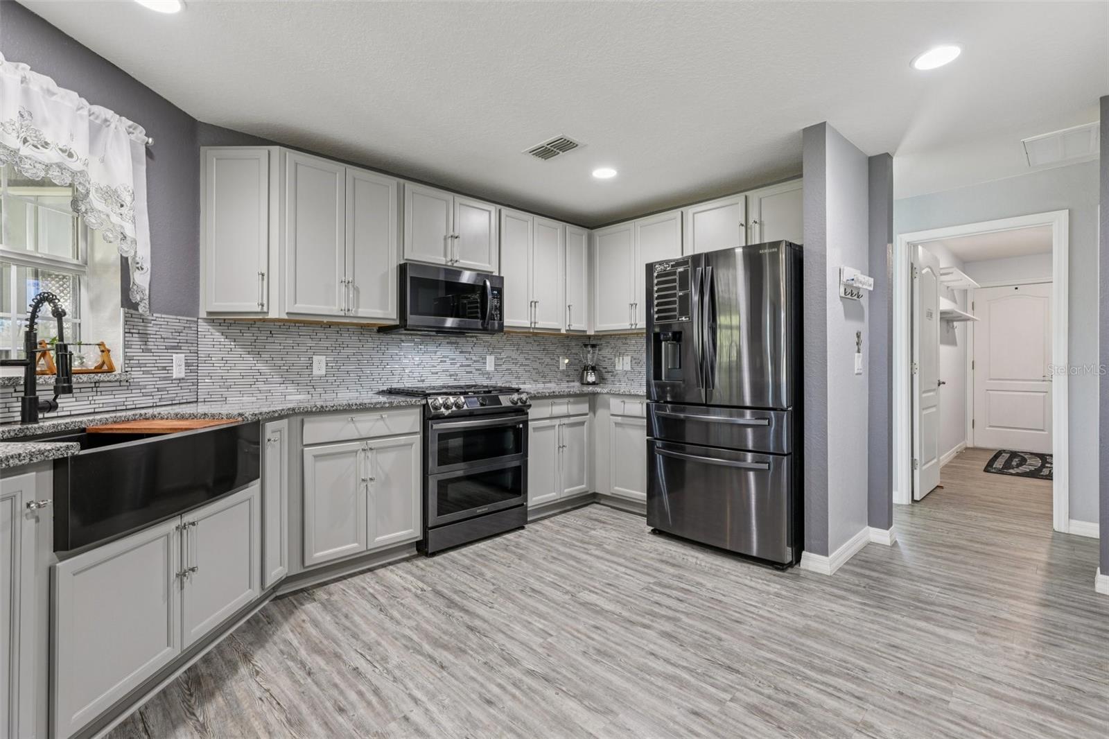 Image 11 of 36 For 9601 Oakwood Drive