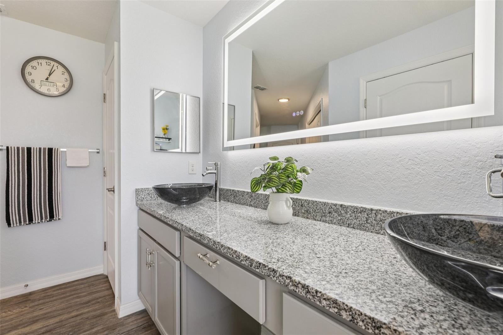 Image 16 of 36 For 9601 Oakwood Drive