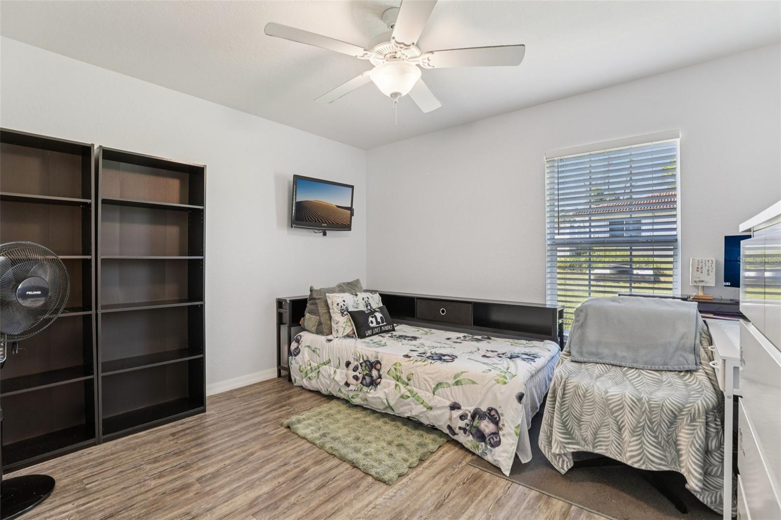 Image 17 of 36 For 9601 Oakwood Drive