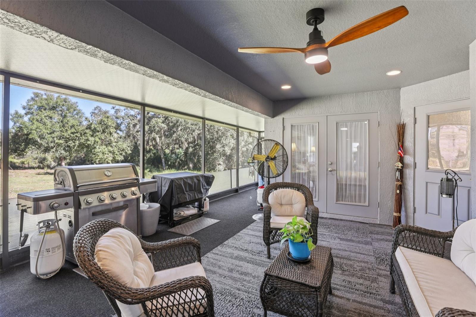 Image 25 of 36 For 9601 Oakwood Drive