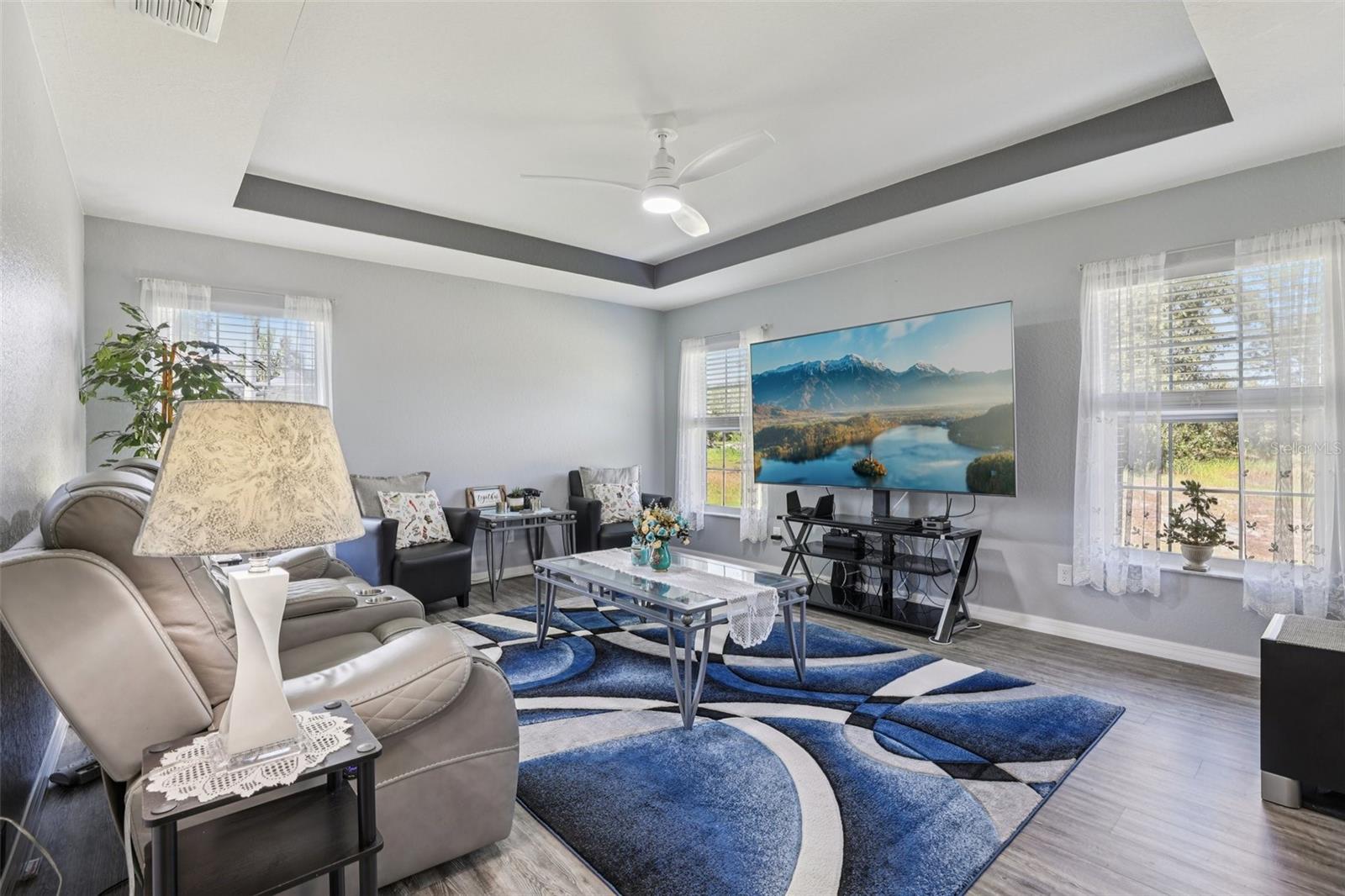 Image 7 of 36 For 9601 Oakwood Drive