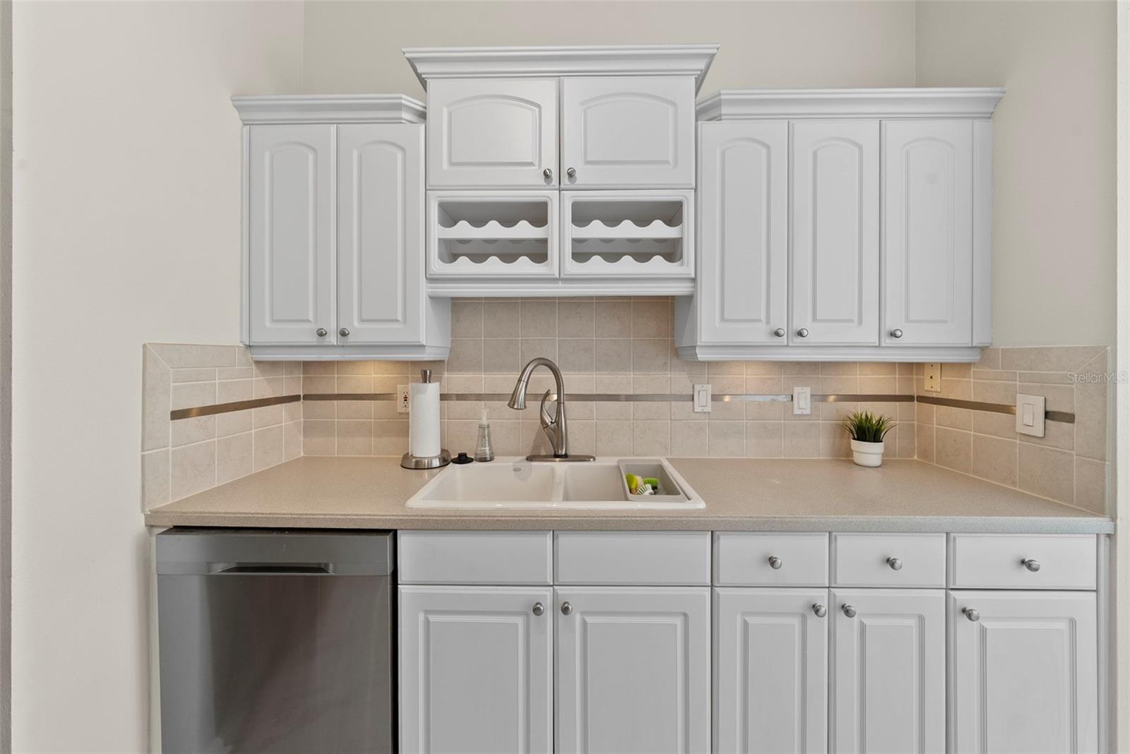 Image 13 of 37 For 3002 Cleveland Street B10