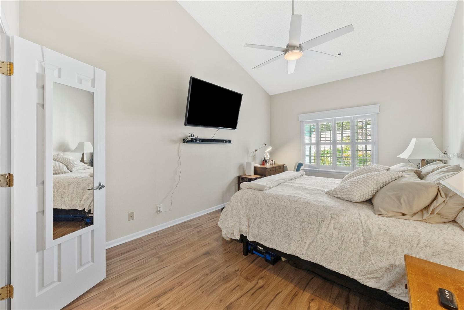 Image 15 of 37 For 3002 Cleveland Street B10