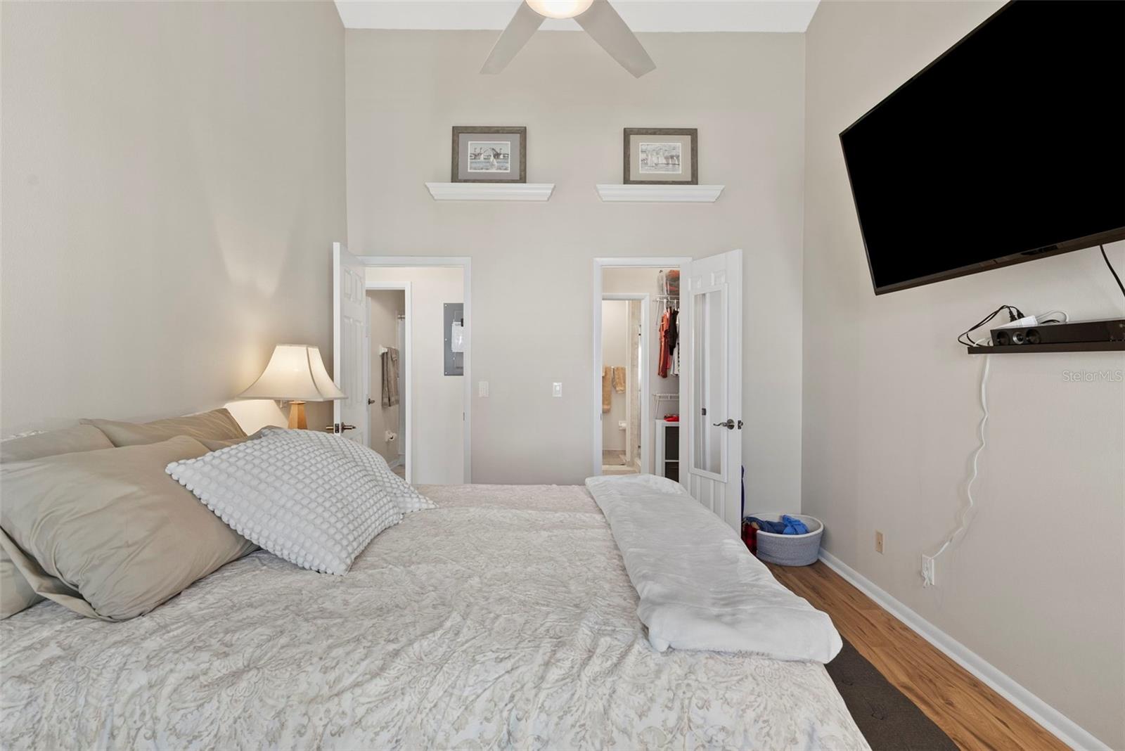 Image 16 of 37 For 3002 Cleveland Street B10