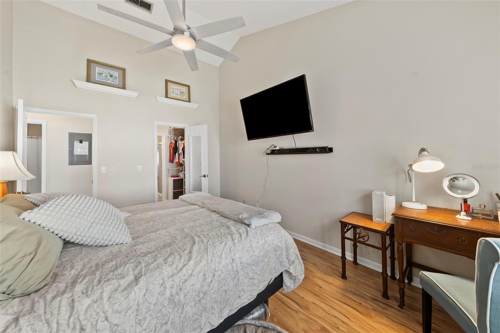 Image 17 of 37 For 3002 Cleveland Street B10