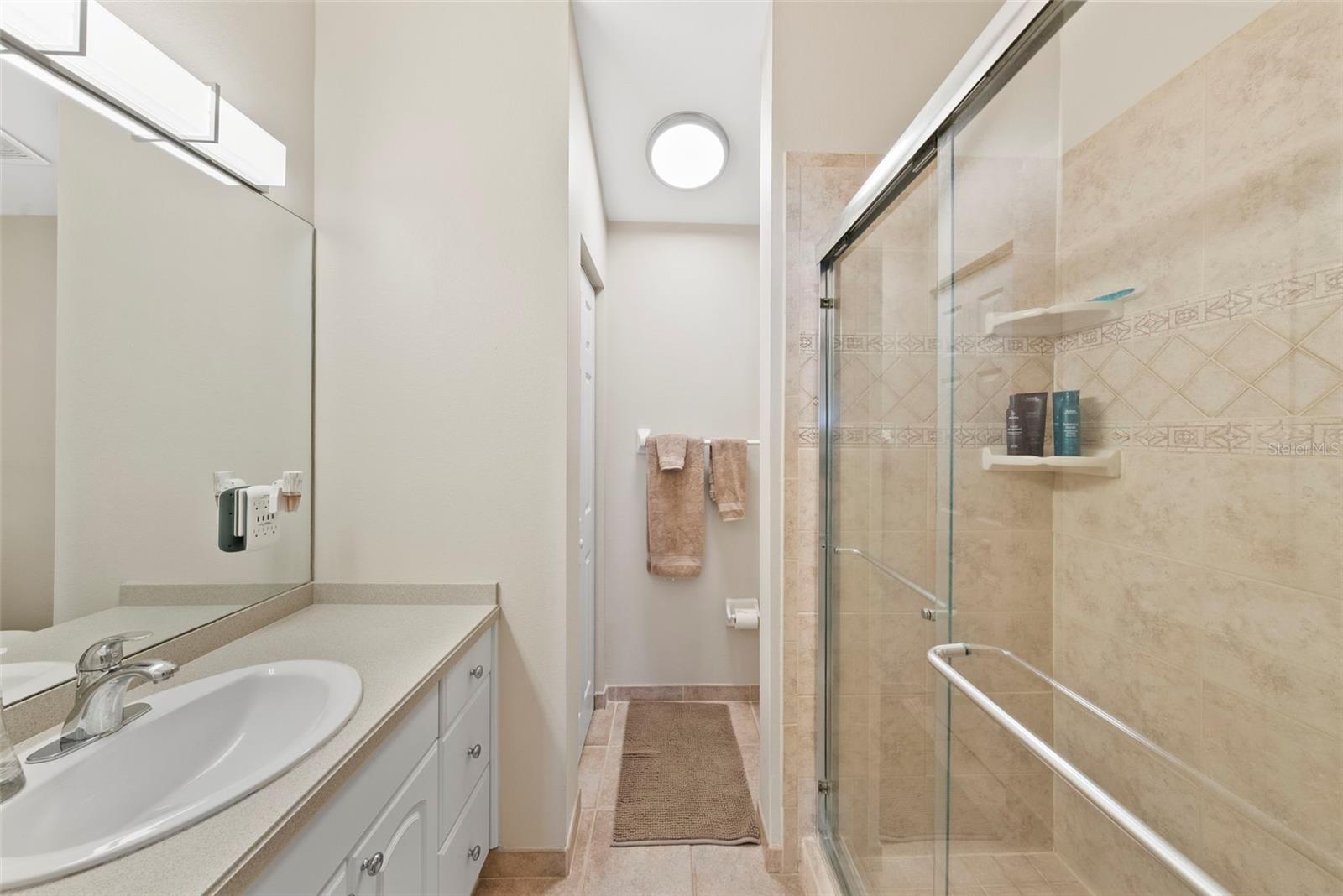 Image 19 of 37 For 3002 Cleveland Street B10