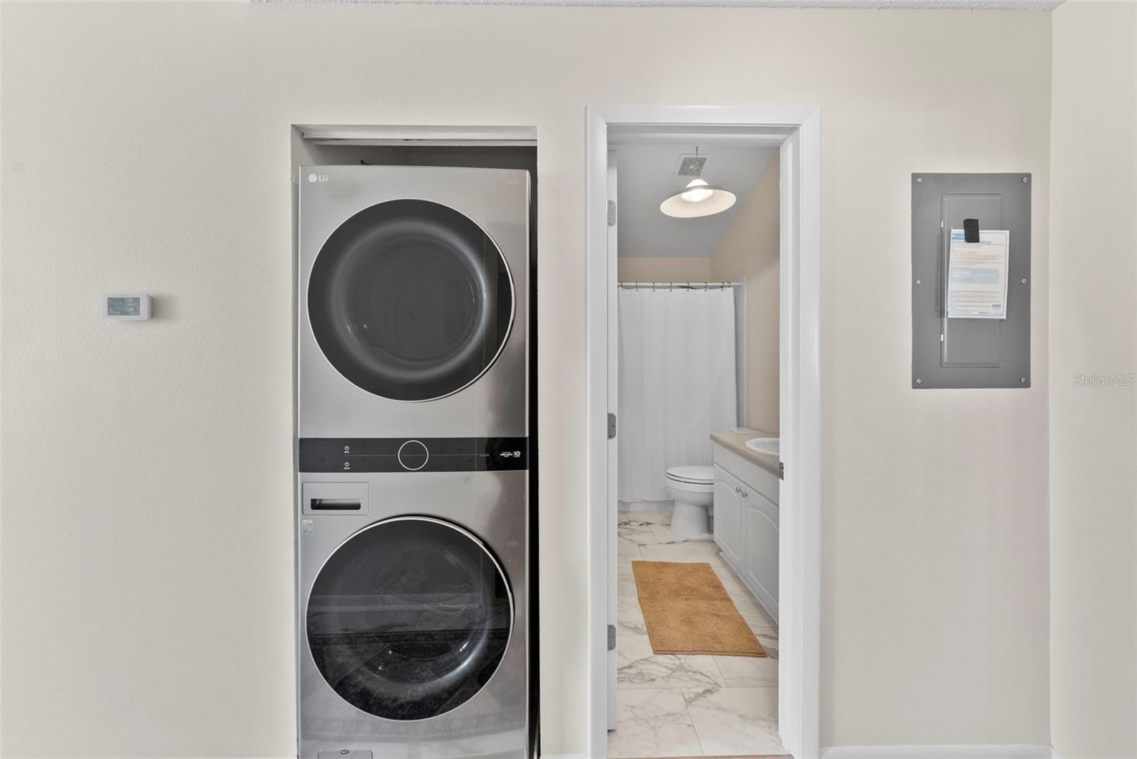 Image 21 of 37 For 3002 Cleveland Street B10