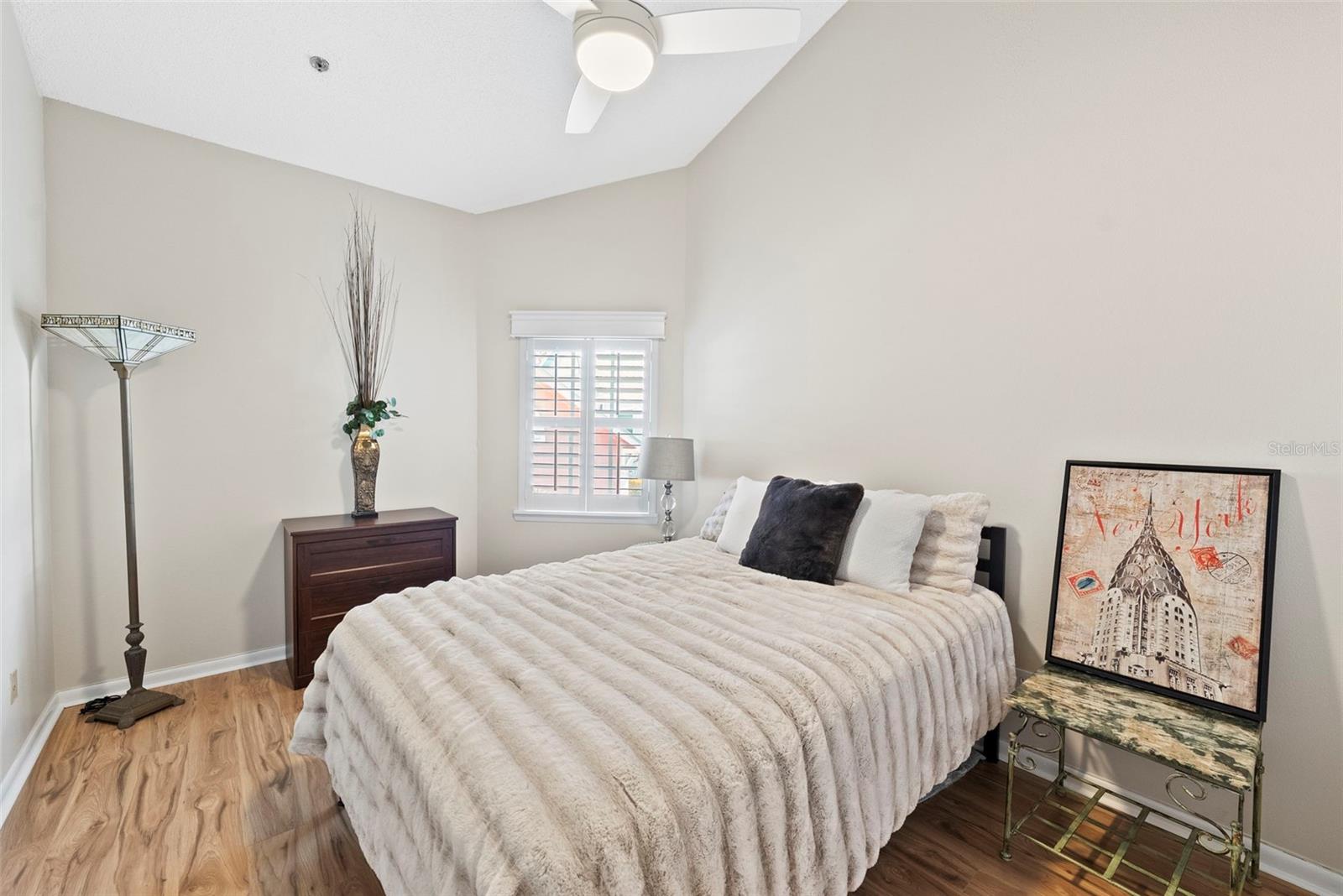 Image 22 of 37 For 3002 Cleveland Street B10