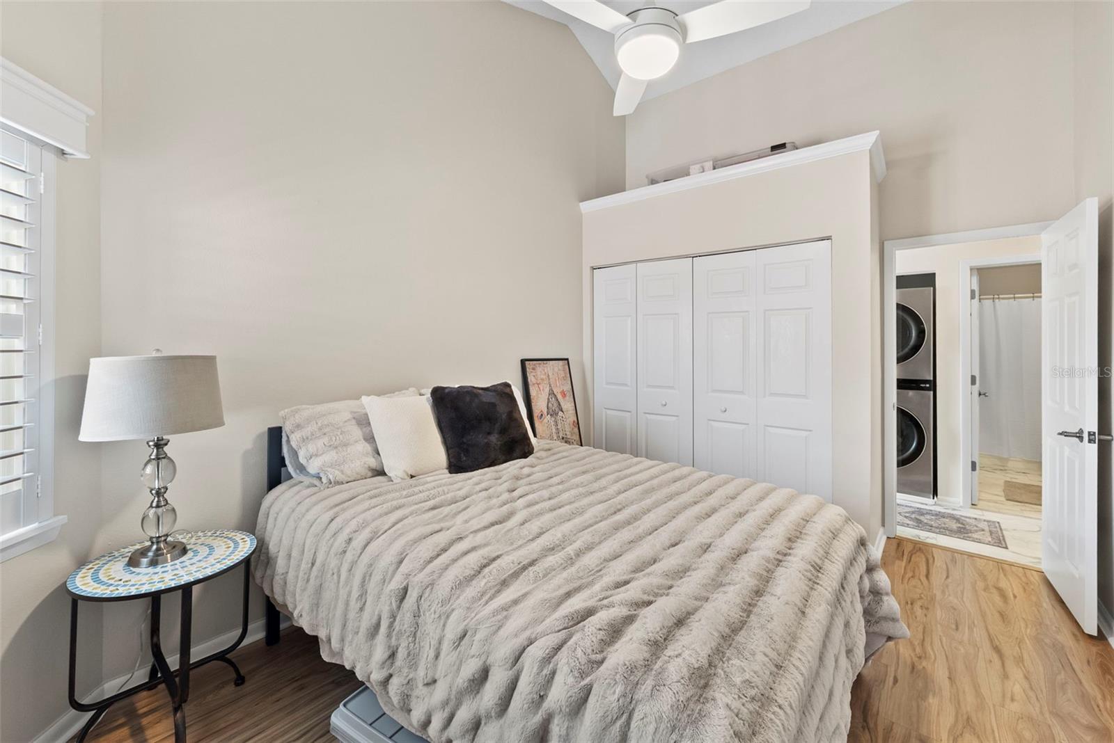 Image 23 of 37 For 3002 Cleveland Street B10