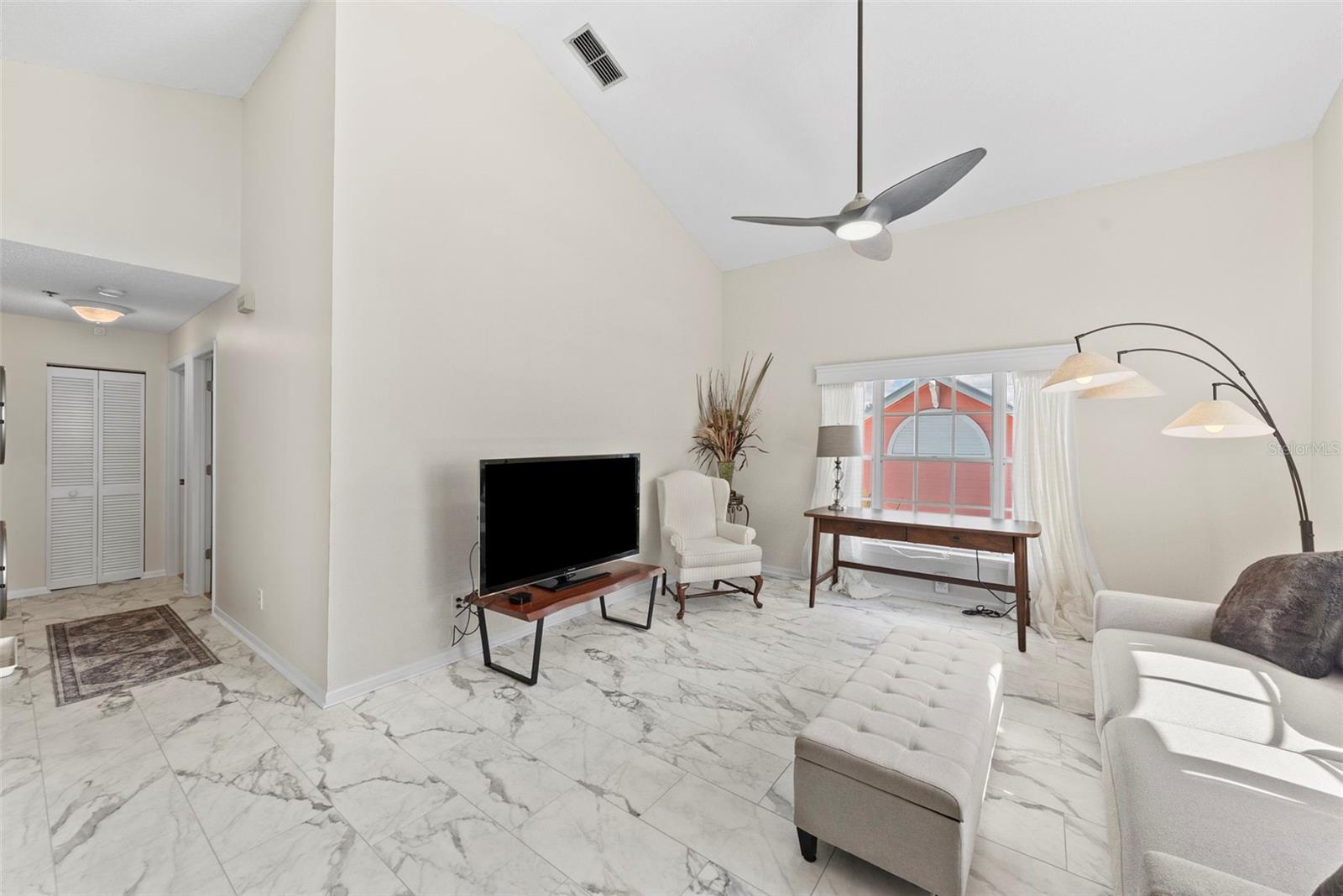 Image 5 of 37 For 3002 Cleveland Street B10