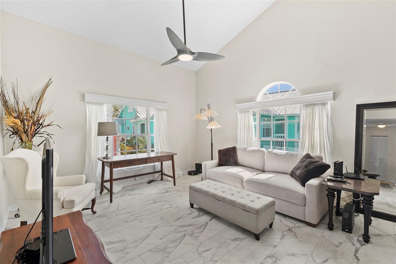 Image 6 of 37 For 3002 Cleveland Street B10