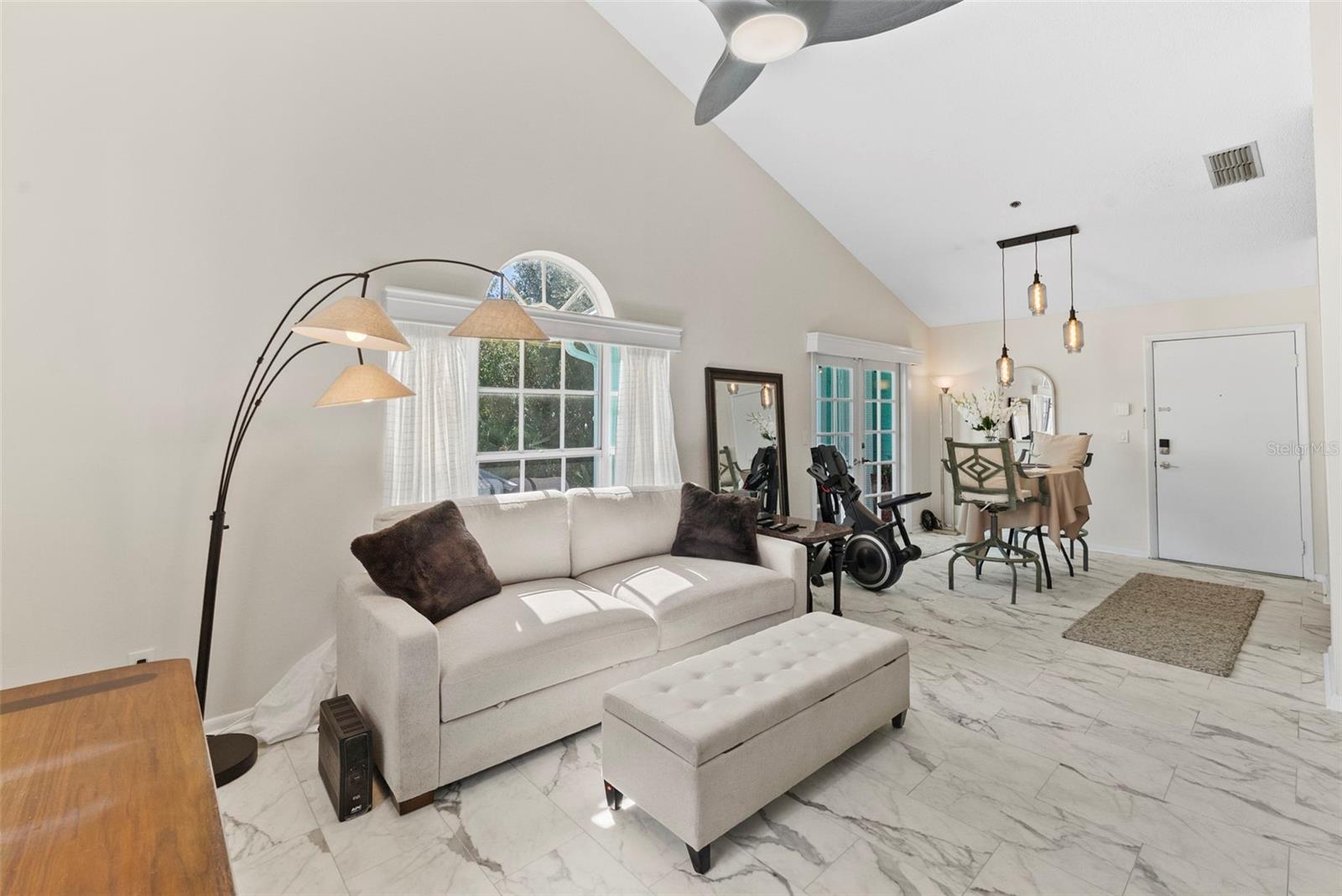 Image 7 of 37 For 3002 Cleveland Street B10