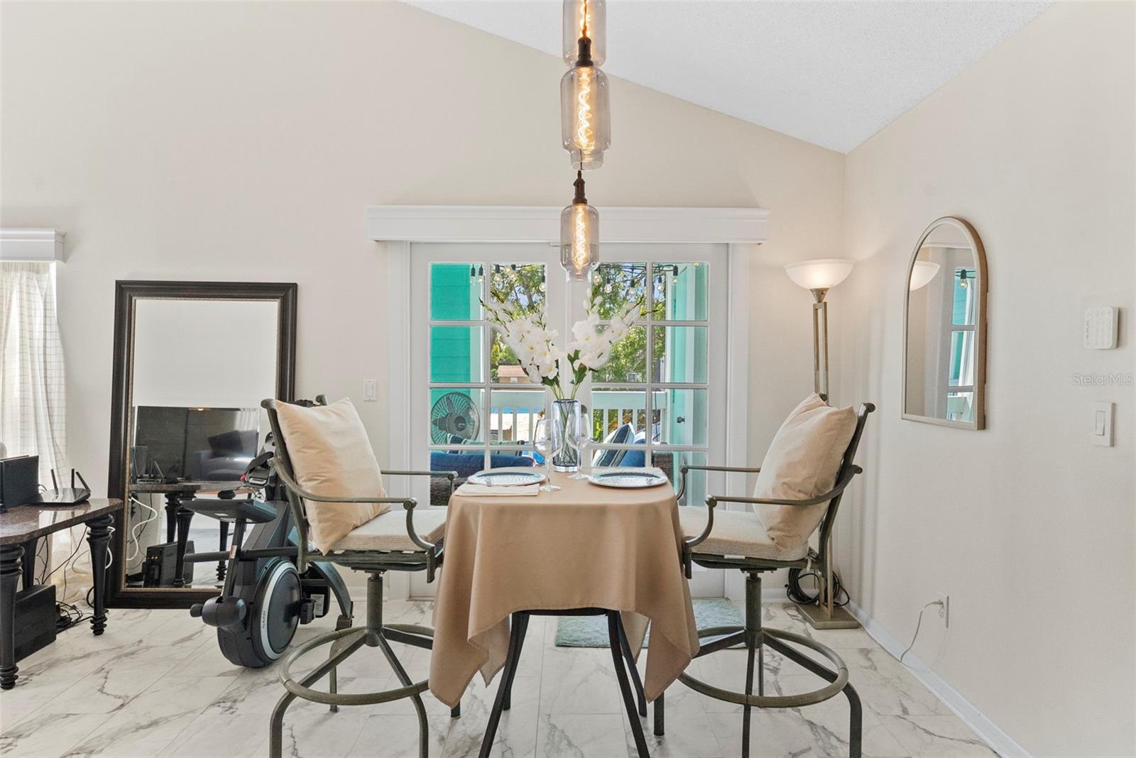 Image 9 of 37 For 3002 Cleveland Street B10