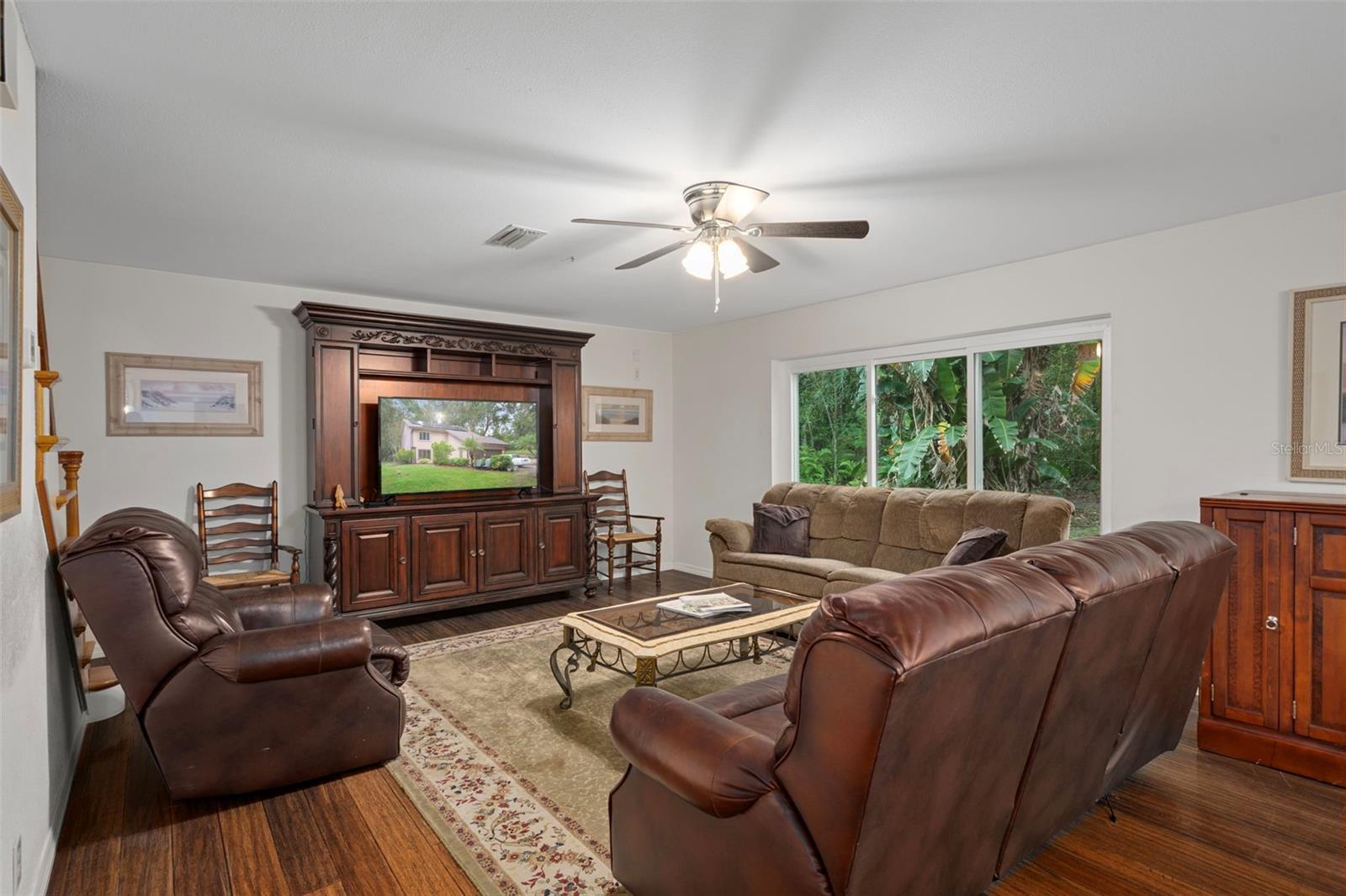 Image 17 of 61 For 15839 Powerline Road