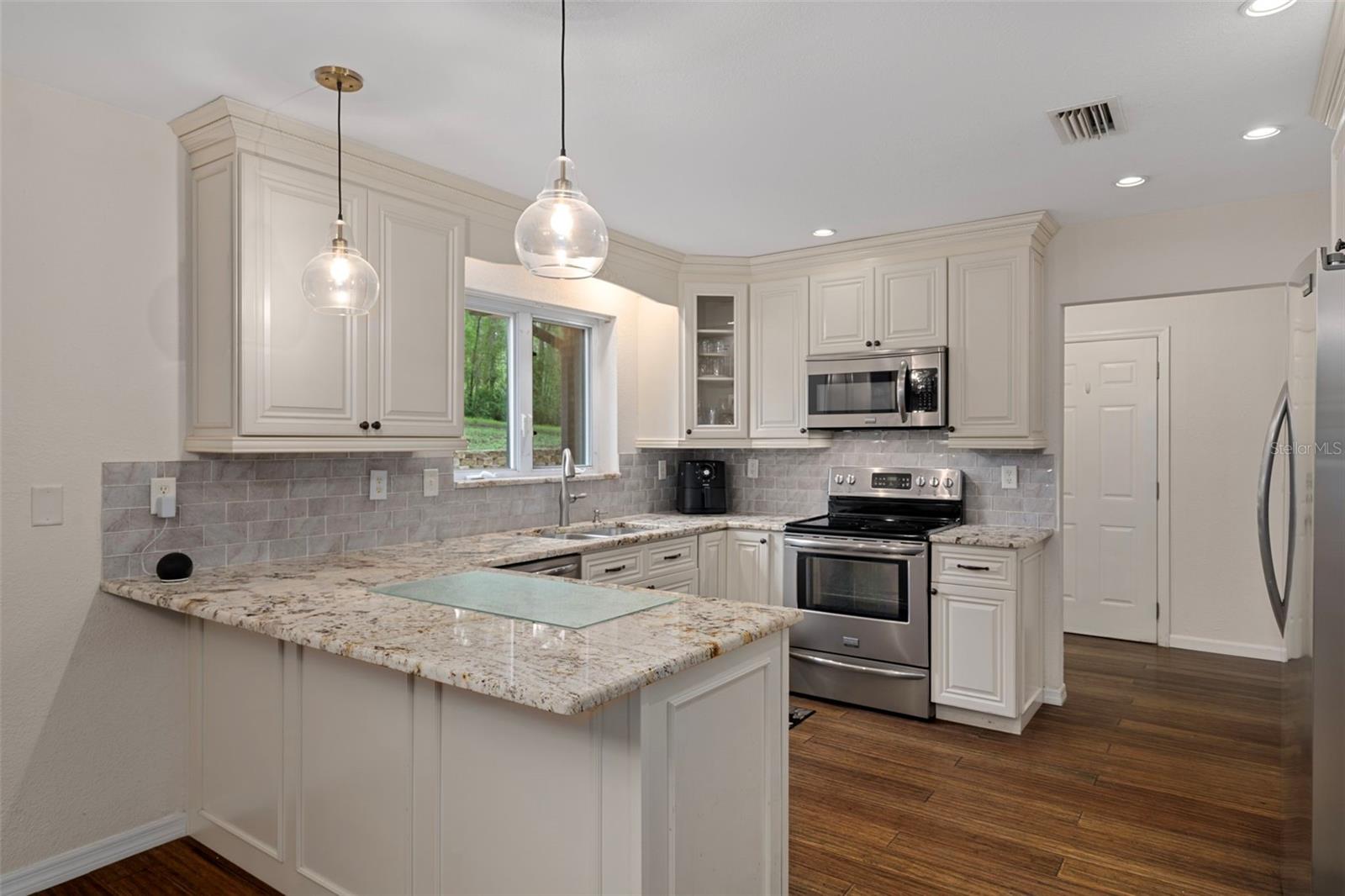 Image 22 of 61 For 15839 Powerline Road