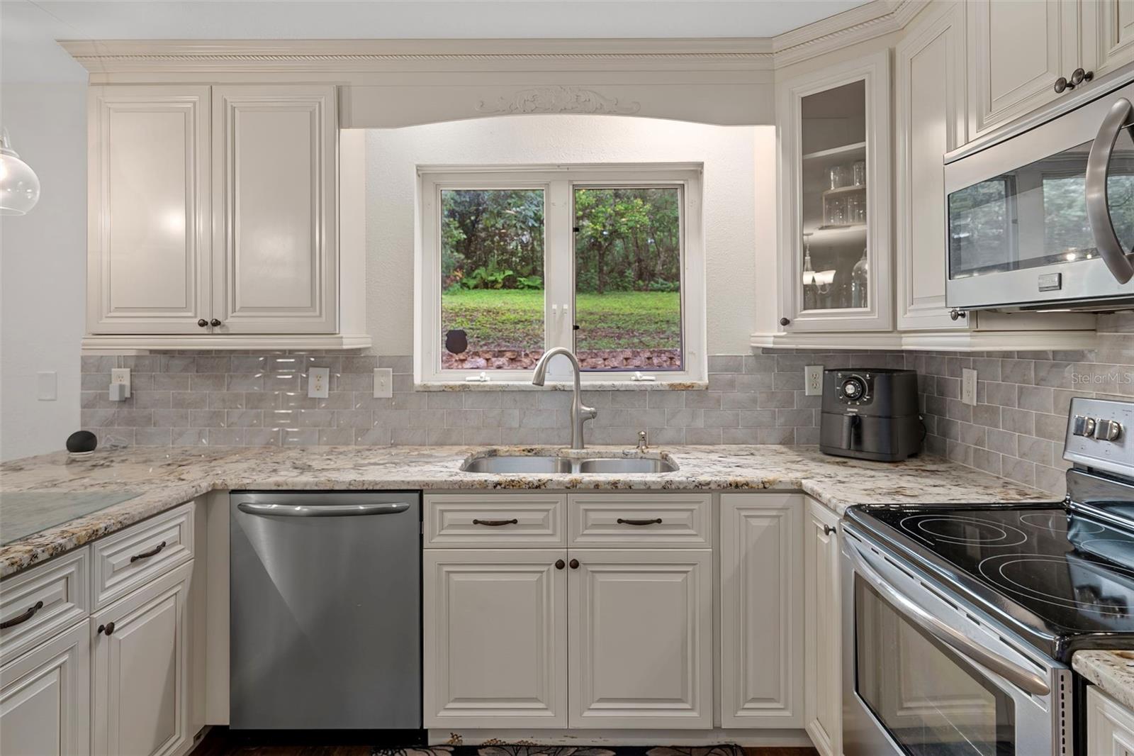 Image 25 of 61 For 15839 Powerline Road