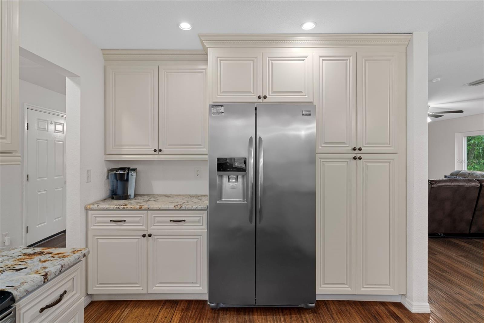 Image 26 of 61 For 15839 Powerline Road