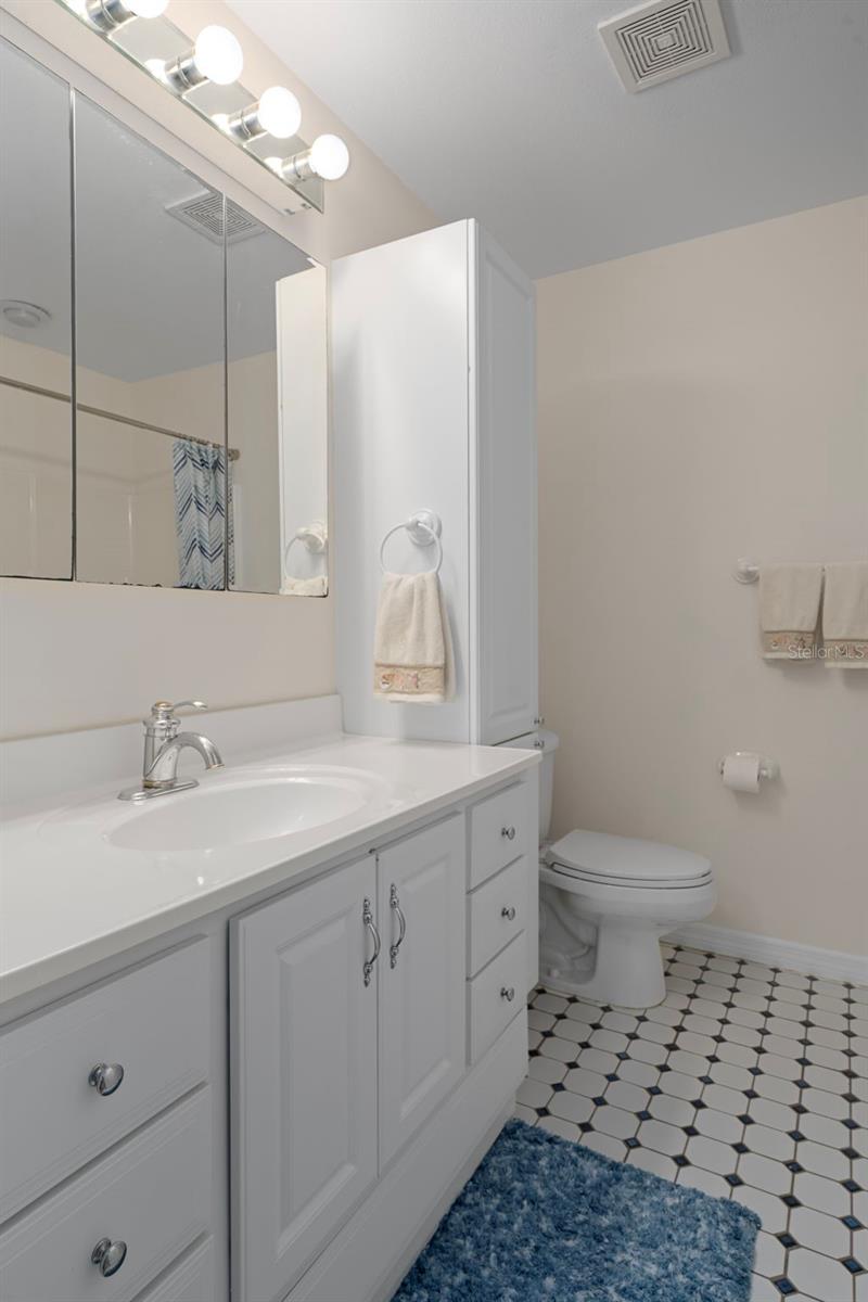 Image 38 of 61 For 15839 Powerline Road