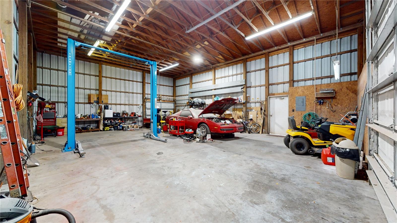 Image 49 of 61 For 15839 Powerline Road