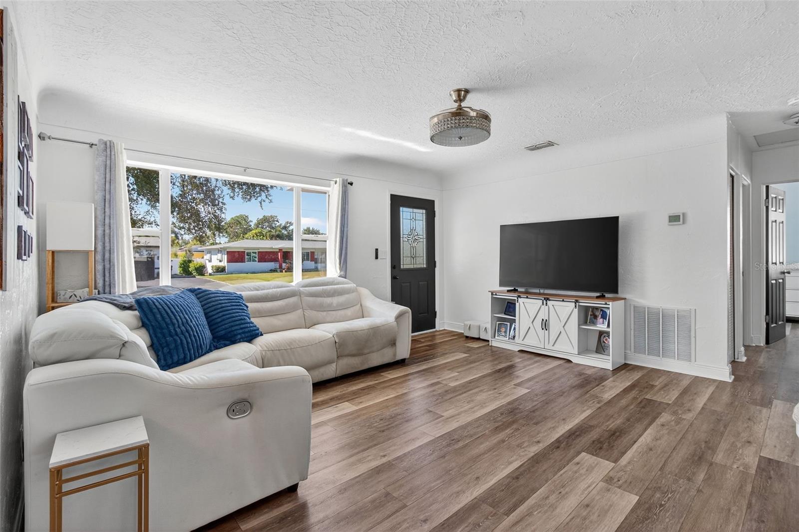 Image 8 of 39 For 4311 25th Avenue N