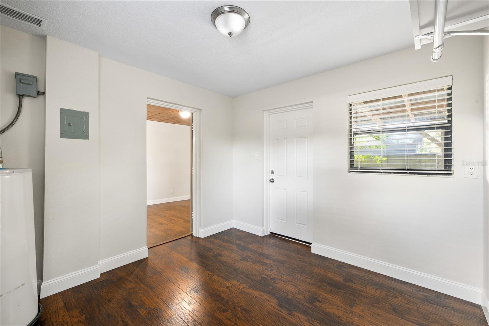 Image 22 of 29 For 11720 Edison Avenue